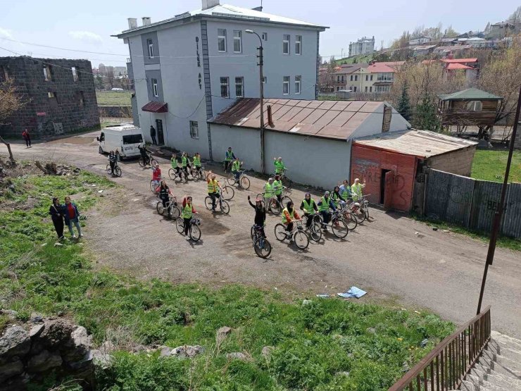 Kars’ta pedallar sağlıklı yaşam için çevrildi