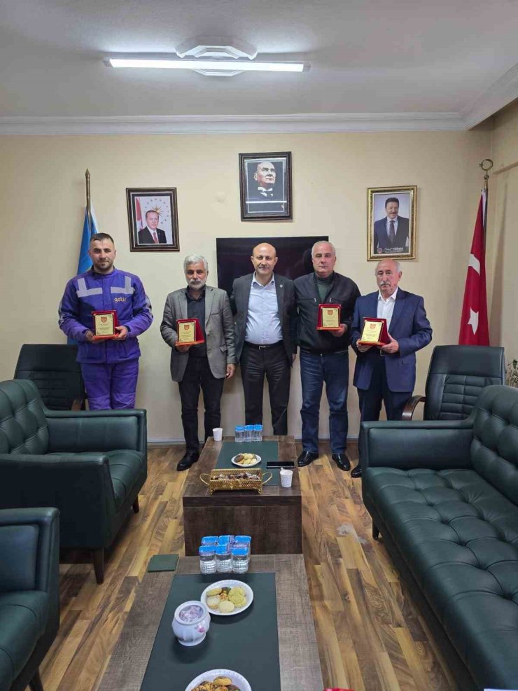 Kars’ta yılın şoförlerine plaket verildi