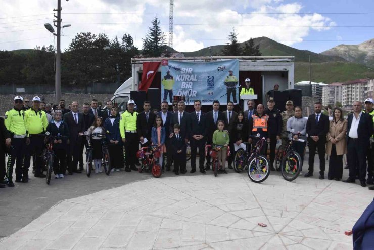 Bitlis’te Trafik Güvenliği Haftası etkinliği