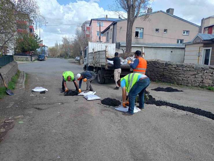 Ardahan’da asfalt yama çalışması