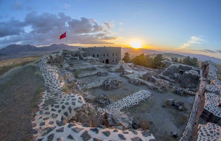 Başkan Sekmen: "Erzurum’da doğu cephesi tarihi alan başkanlığı kurulacak"