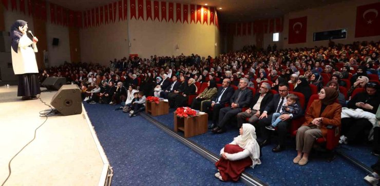 Büyükşehir’in aile eğitimi söyleşisi yoğun ilgi gördü