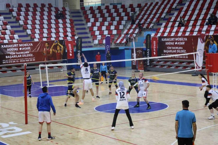 500 sporcunun mücadele ettiği dev turnuvada kupa sahibini buldu