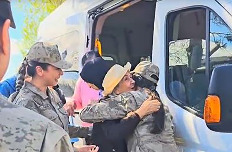 Huzurevi sakinlerinden jandarmaya Anneler Günü ziyareti