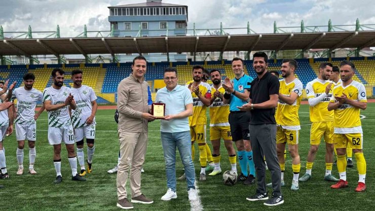 Ağrılı Hakem Muhammed Sevim saha hakemliğine veda etti