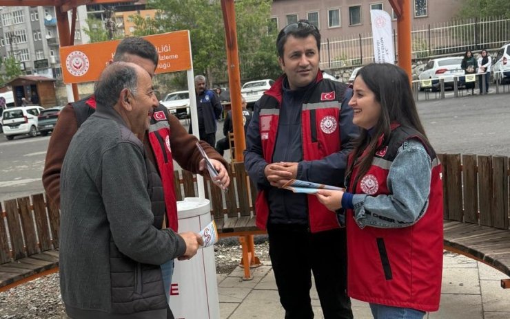 Hakkari’de kadına şiddete karşı farkındalık standı