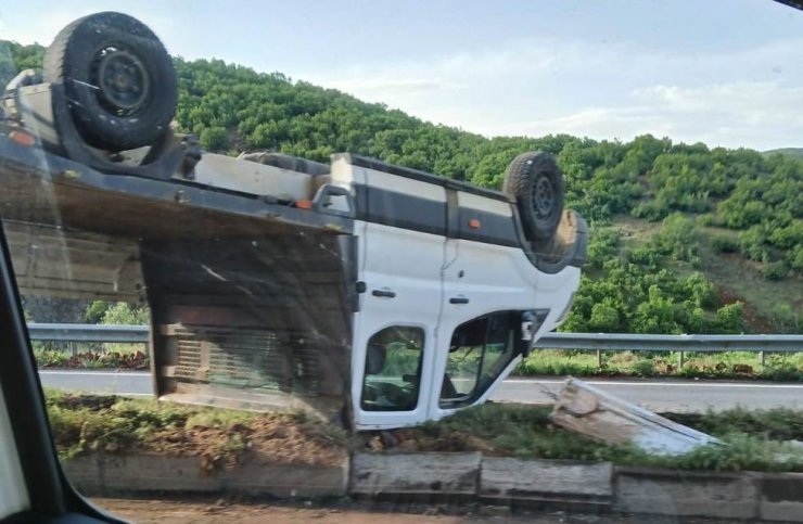 Bingöl’de kamyonet refüje çıktı: 1 yaralı