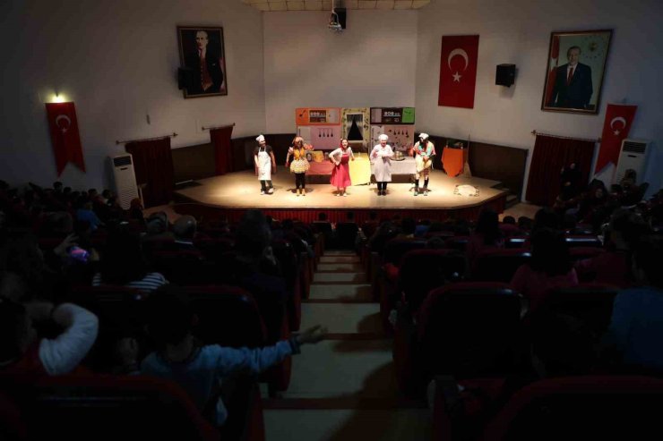 "Harikalar Mutfağı" isimli çocuk oyunu sahnelendi