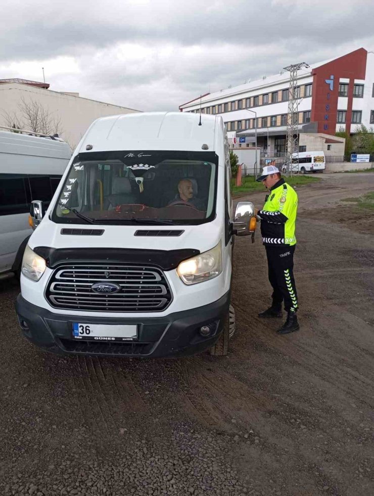 Kars’ta öğrenci servisleri denetleniyor
