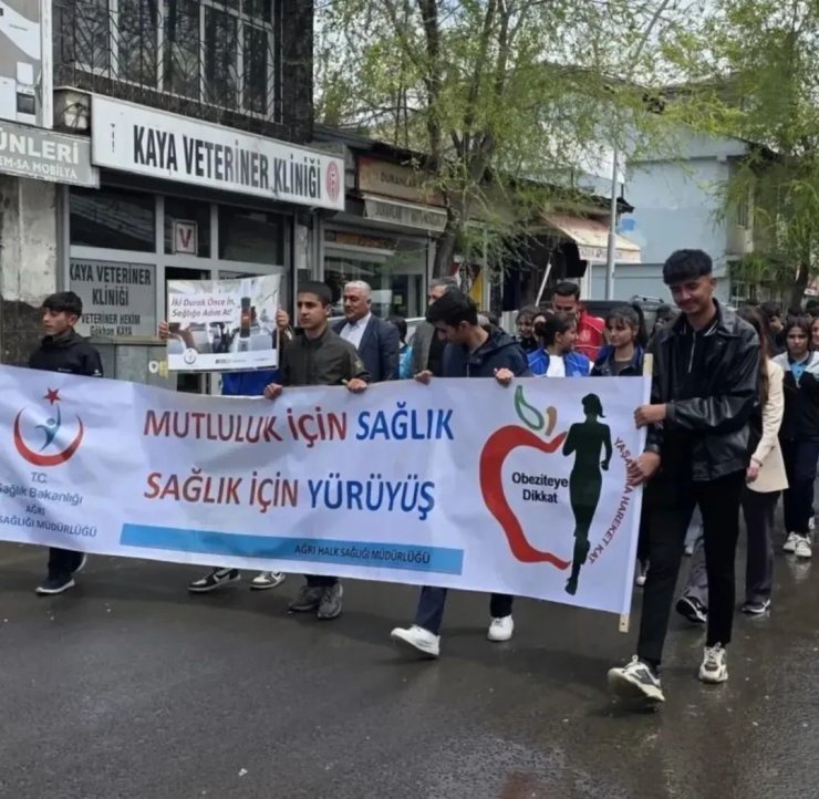Tutak’ta vatandaşlar sağlık için yürüdü