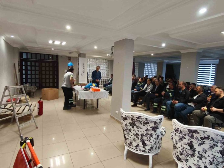 Kars’ta ‘Bana bir şey olmaz abi’ oyunu sahnelendi