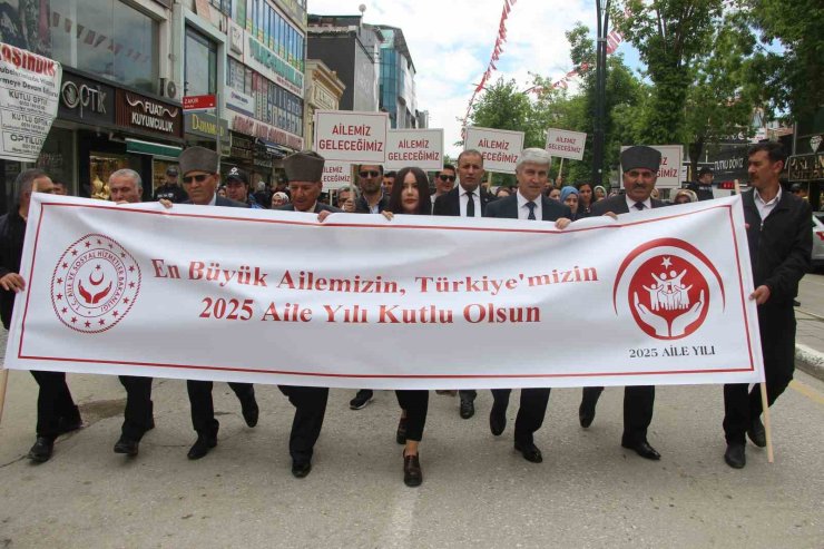 Van’da ’Aile Yılı’ yürüyüşü yapıldı