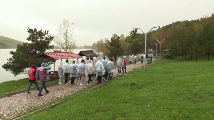Polis gençlerle piknikte buluştu