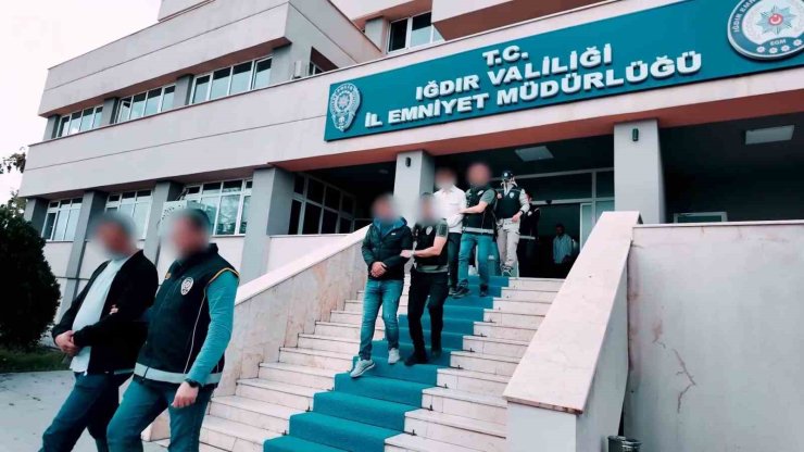 Iğdır ve Ağrı’da kaçak göçmenlere sahte belge düzenleyen şüphelilere operasyon: 2 tutuklama