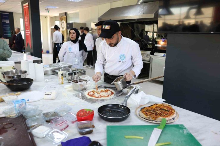 Gastronomi öğrencileri lezzet yarışında hünerlerini sergiledi