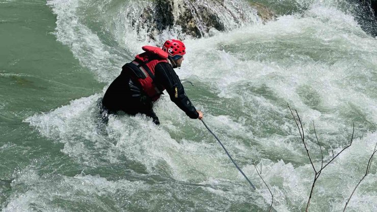 Yüksekova’da 8 gün önce derede kaybolan çocuk için arama çalışmaları devam ediyor