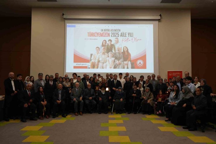 Her aile ayrı bir hikaye: 24 örnek aileye şilt takdim edildi