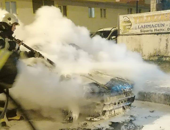 Erzurum’da araç yangını korkuttu