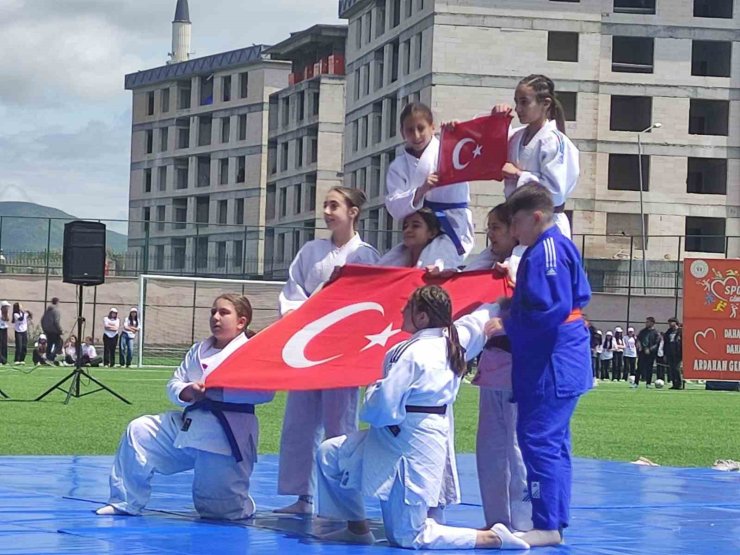 19 Mayıs Atatürk’ü Anma, Gençlik ve Spor Bayramı Ardahan’da coşkuyla kutlandı