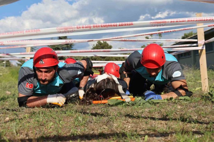 Elazığ’da zorlu UMKE eğitimi tamamlandı