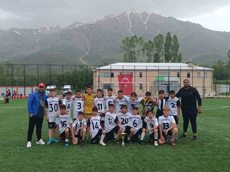 Özalp Gençlikspor U12 Futbol Takımı şampiyon oldu