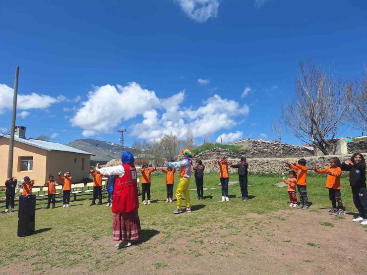 Kızılay Ağrı Şubesi, öğrencilere sağlıklı beslenme ve egzersiz bilinci kazandırıyor