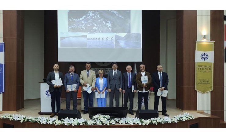 ETÜ’de "Erzurum şehrinin kültürel gelişim sürecinde önemli kurumlar" paneli ve "Arkeolojik kazılar sergisi" düzenlendi