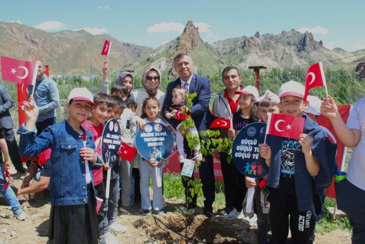 Tortum’da doğan her bebek için bir fidan