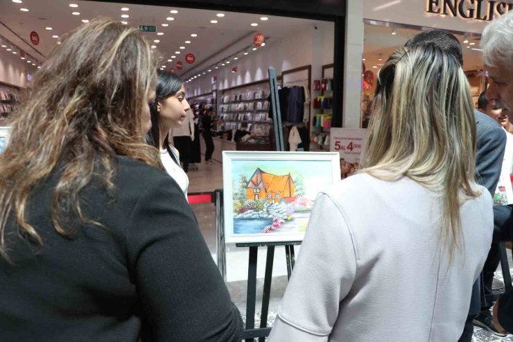 Öğrencilerin yıl sonu resim sergisi büyük beğeni topladı