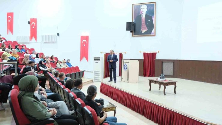 Erzincan’da gıda üzerine seminer düzenledi
