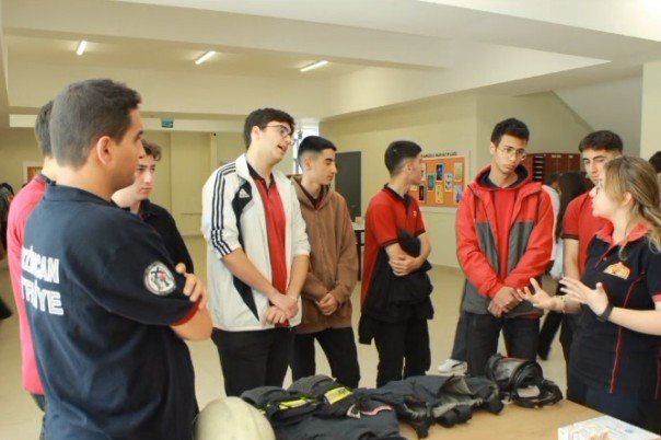Kariyer Fuarı’nda 15 meslek grubu öğrencilerle buluştu