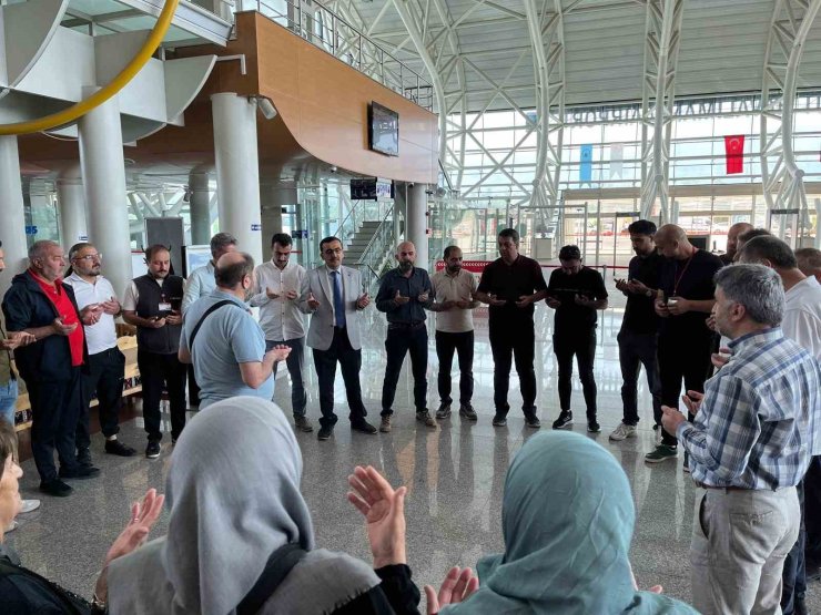 Erzincan’da 59. hac kafilesi dualarla uğurlandı