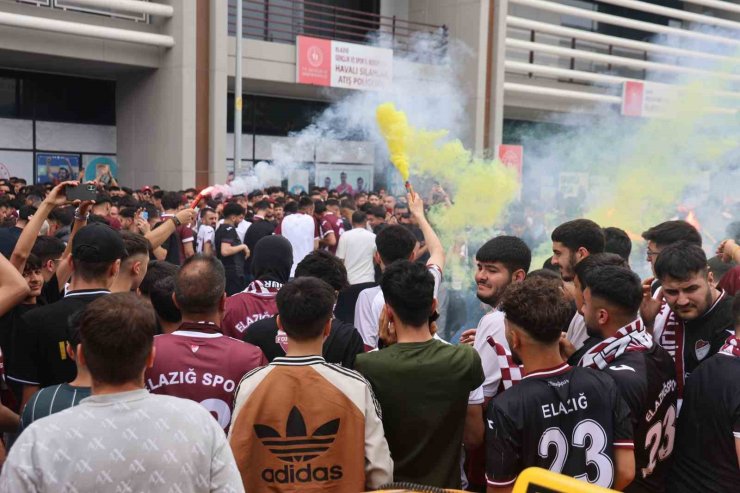 Elazığsporlu taraftarlardan takıma tam destek