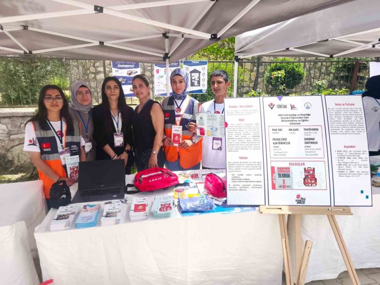 Tunceli’de öğrenciler 4006 TÜBİTAK Bilim Fuarı’nda deprem bilincine dikkat çekti