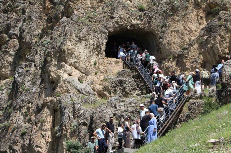 Elazığ’da üniversite öğrencileri Palu’yu gezdi