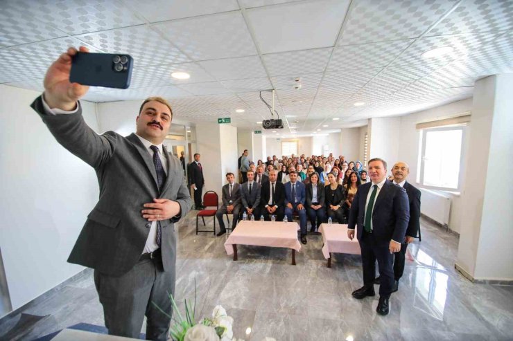 Vali Aydoğdu Çayırlı’da öğretmenlerle bir araya geldi