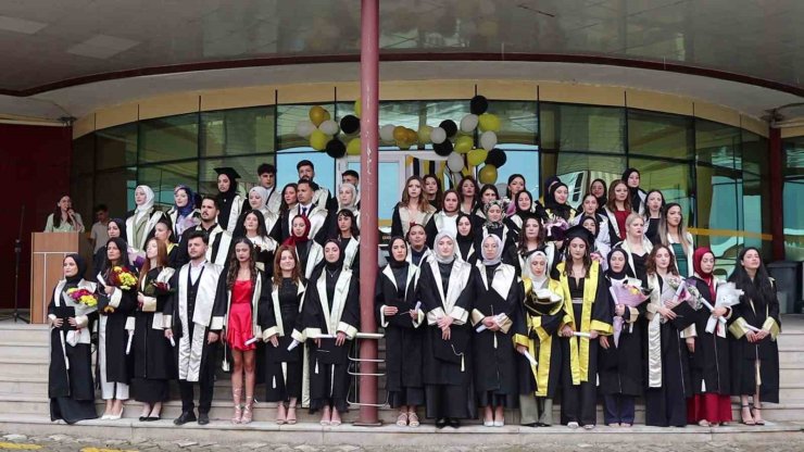 Oltu Beşeri ve Sosyal Bilimler Fakültesi’nde mezuniyet coşkusu