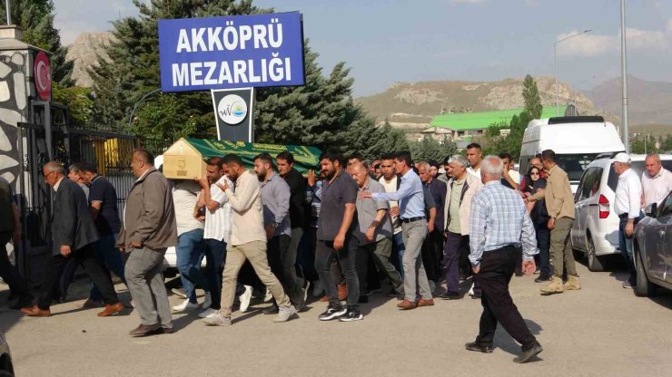 Doğa yürüyüşünde kaybolan ve cansız bedeni bulunan müdür yardımcısı toprağa verildi