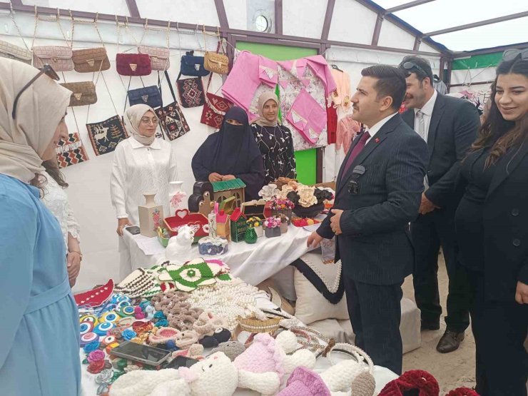 Özalp’te yılsonu sergisi