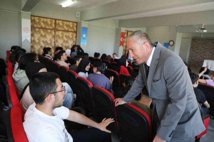 Ağrı Milli Eğitim Müdürü Kökrek’ten YKS öğrencilerine moral ziyareti