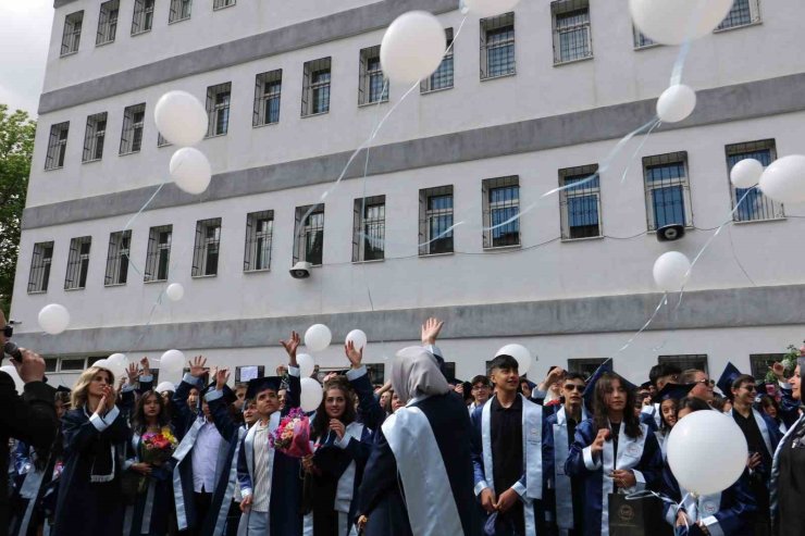 Gazze için beyaz balon uçurdular