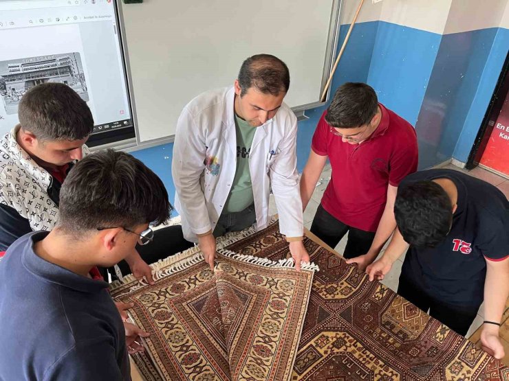 Kars’ta gençlerden kültürel hazineye can: Sümerbank halılarına genç dokunuş