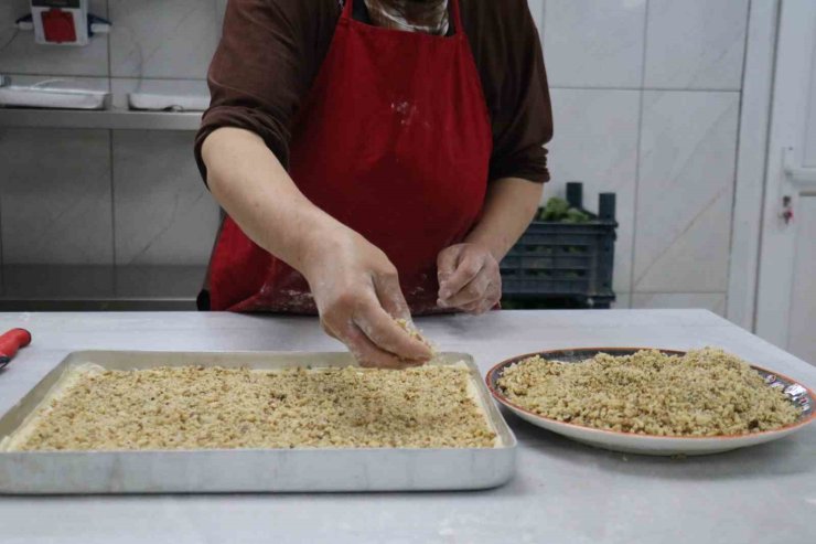 Battalgazi’de kadınlar bayram sofralarına lezzet katıyor