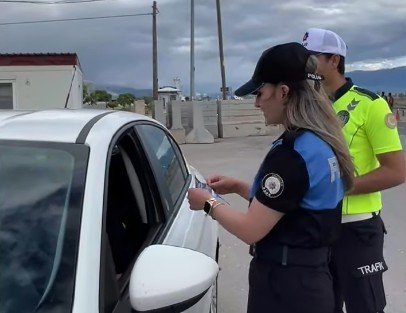 Erzincan’da polisler bayram öncesi vatandaşı bilgilendirdi