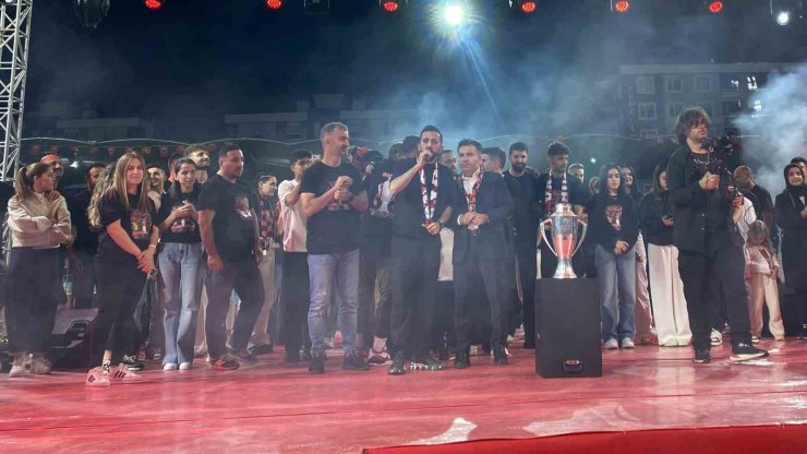 Vanspor FK’nın şampiyonluğu coşkuyla kutlandı
