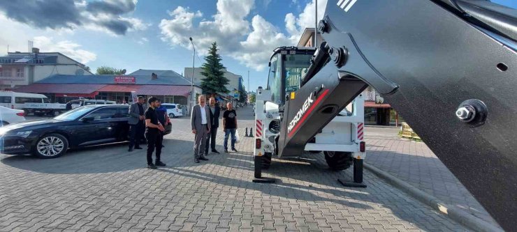 Arpaçay Belediyesi’ne yeni iş makinesi