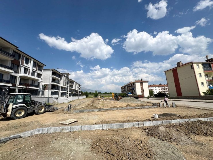 Yunus Emre Mahallesi’nde yeni çocuk parkı yapımına başlandı