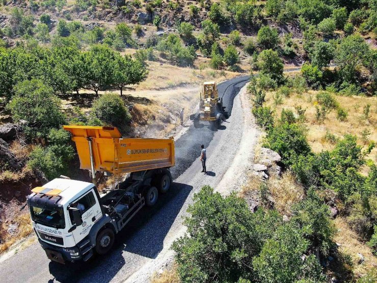 Büyükşehir’den yoğun altyapı ve yol mesaisi
