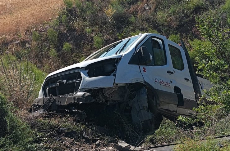 Malatya-Sivas yolunda kamyonet kontrolden çıktı: 2 yaralı