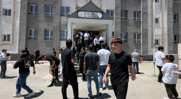 Yüksekova’da YKS sınavın birinci oturumu sona erdi